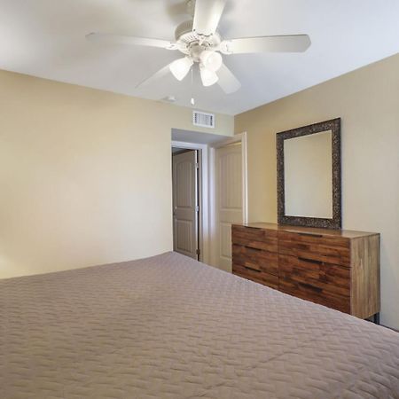 Ground Floor Beachfront Beauty! Steps To The Beach And Pool South Padre Island Room photo