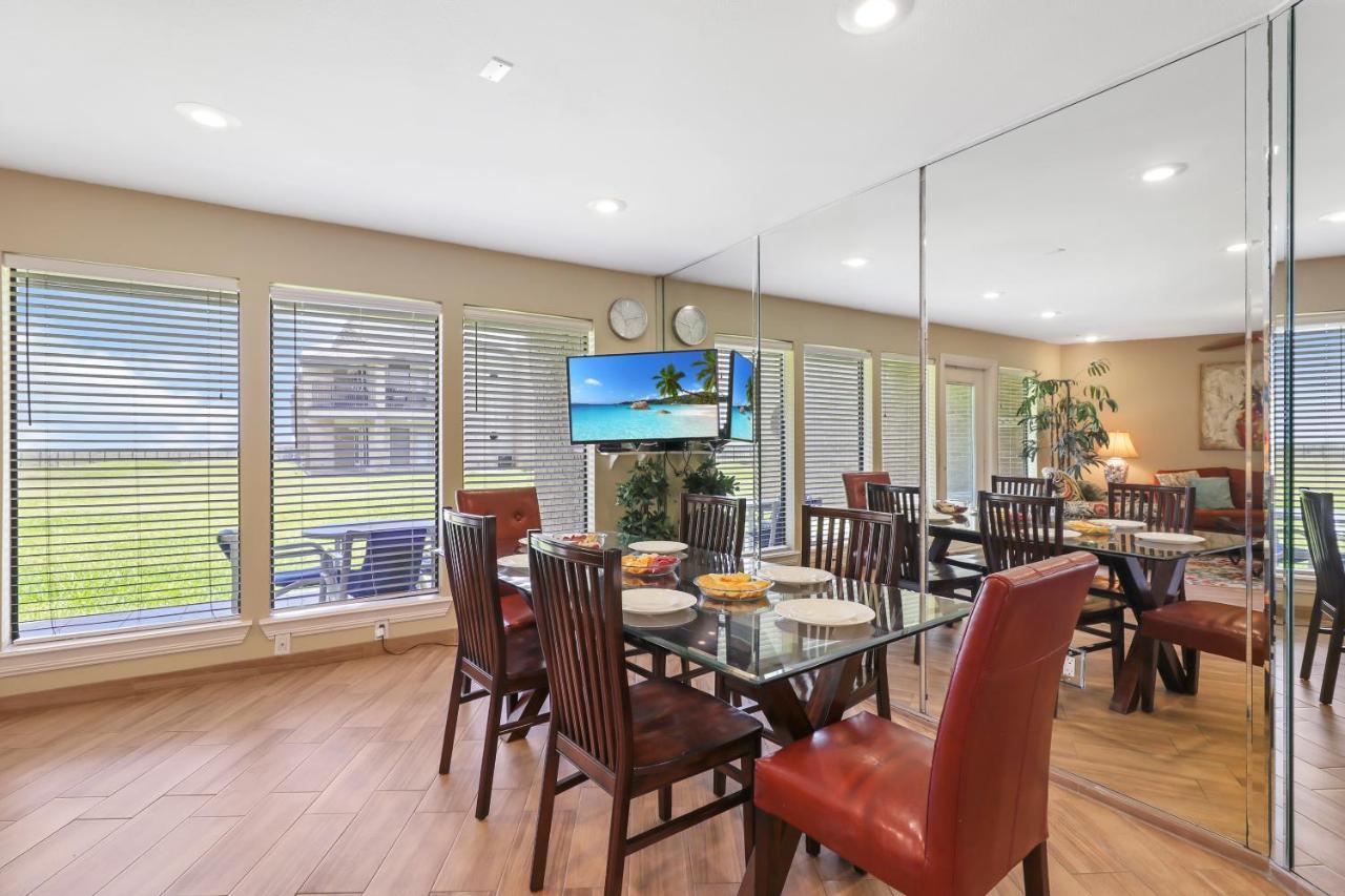 Ground Floor Beachfront Beauty! Steps To The Beach And Pool South Padre Island Exterior photo