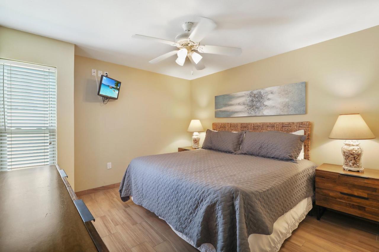 Ground Floor Beachfront Beauty! Steps To The Beach And Pool South Padre Island Exterior photo