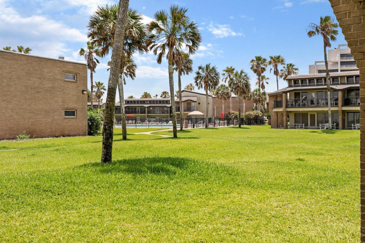 Ground Floor Beachfront Beauty! Steps To The Beach And Pool South Padre Island Exterior photo