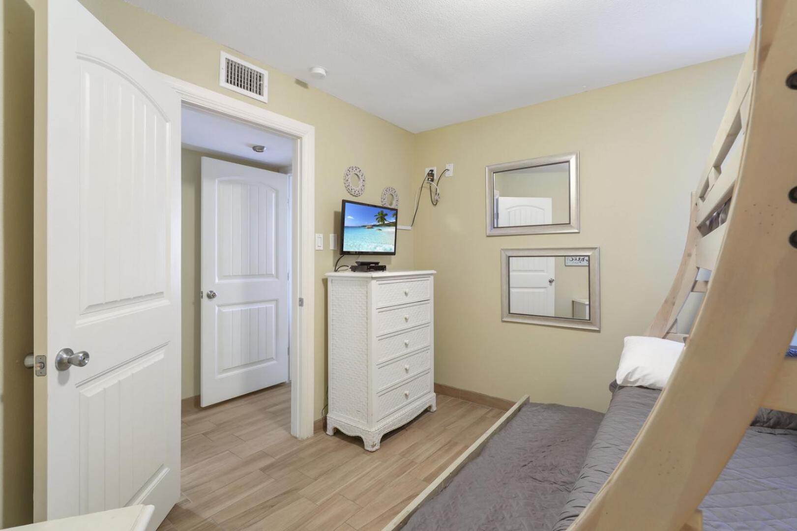 Ground Floor Beachfront Beauty! Steps To The Beach And Pool South Padre Island Room photo